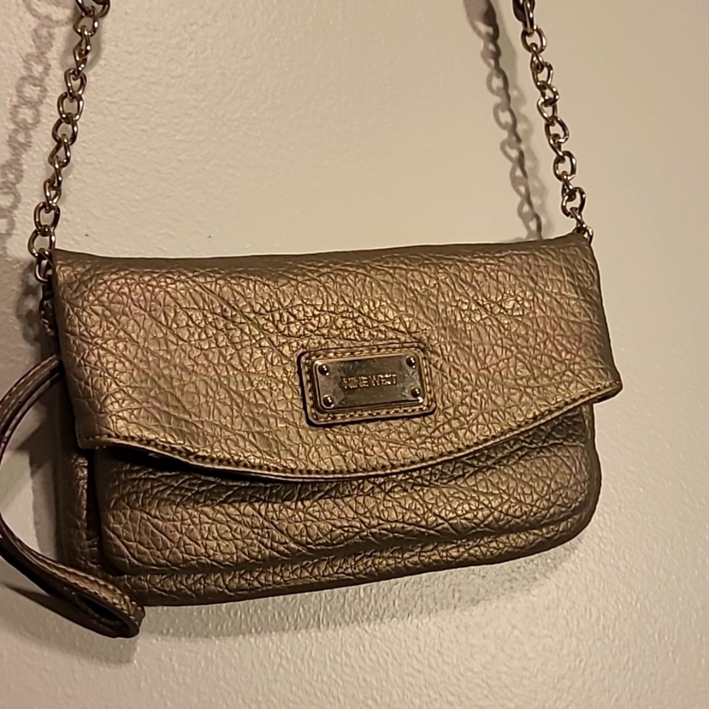 Nine West, Gold Metallic Cossbody purse can be converted to a clutch